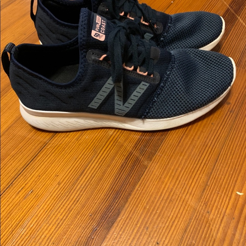 Women’s New Balance tennis shoes